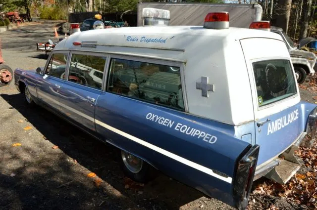 Image result for old ambulance with oxygen sign